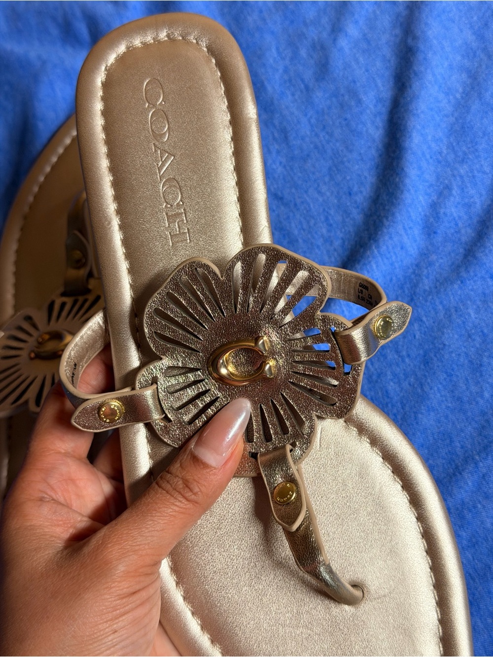 Coach Metallic Rose Gold Floral Logo Thong Sandals - Picture 5 of 8